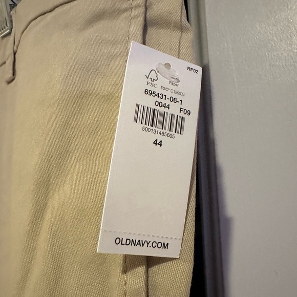 NWT Old Navy Men's Khaki Slim with Built in Flex Shorts Size: 44 New With Tags. - Picture 2 of 3
